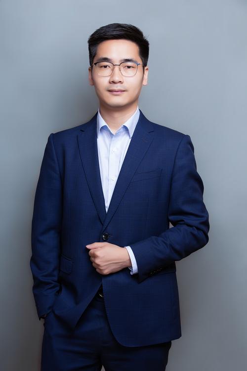 魏华 视觉与舞美负责人